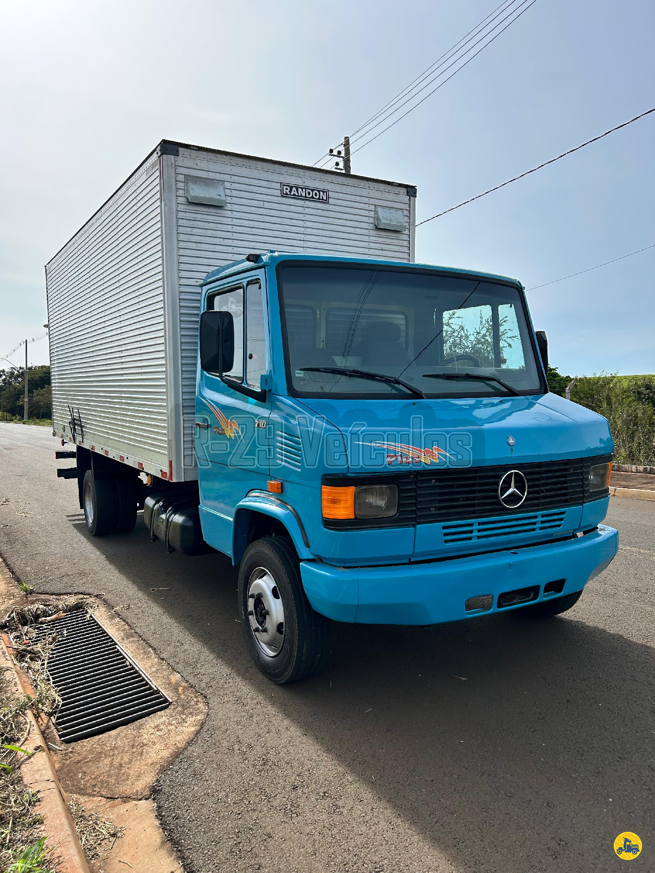 CAMINHAO MERCEDES-BENZ MB 710 Baú Furgão Toco 4x2 R29 Caminhões IRACEMAPOLIS SÃO PAULO SP